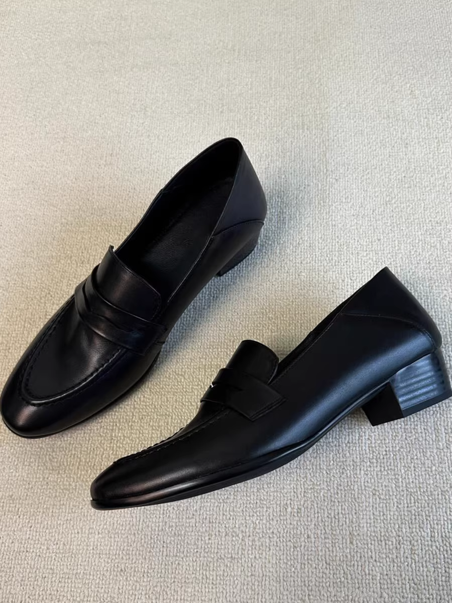 Phiên bản da cừu ~ Giày lười kiểu cổ điển giúp thon gọn dáng người, giày lười đa năng dành cho nữ, kiểu dáng đơn giản, gót dày, mũi tròn, giày da nhỏ