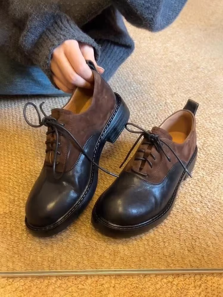 Phiên bản da cừu~ Giày da nữ đế thấp kiểu retro phối da lộn kiểu nhà kho, mũi tròn, buộc dây, chất liệu da thật.