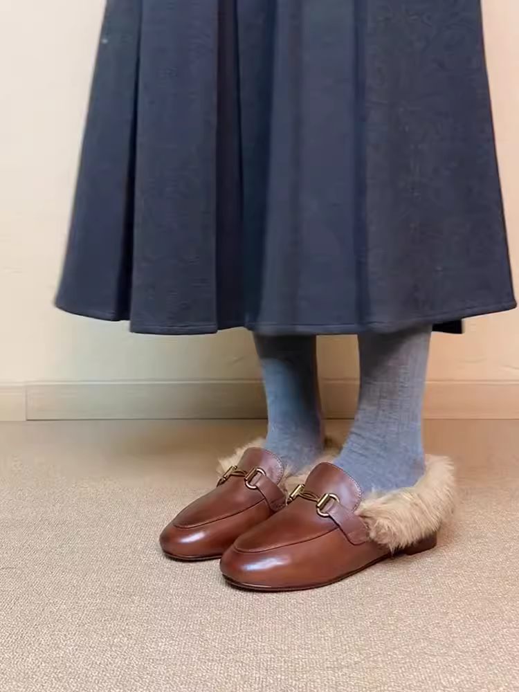 Giày lười nữ da cừu kiểu cổ điển, khóa kim loại retro, lót lông cừu, da thật, đế bằng