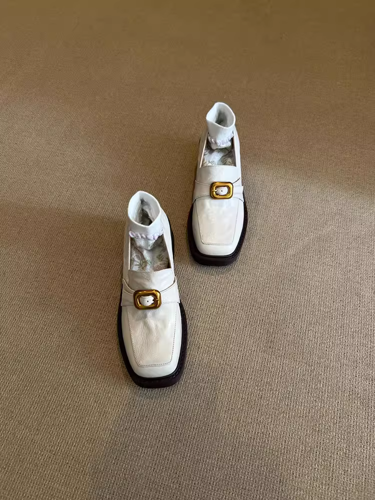 Phiên bản da cừu ~ Giày lười da thật màu trắng cổ điển dành cho nữ, kiểu Anh, kiểu lười đi dễ dàng với khóa kim loại và gót dày.