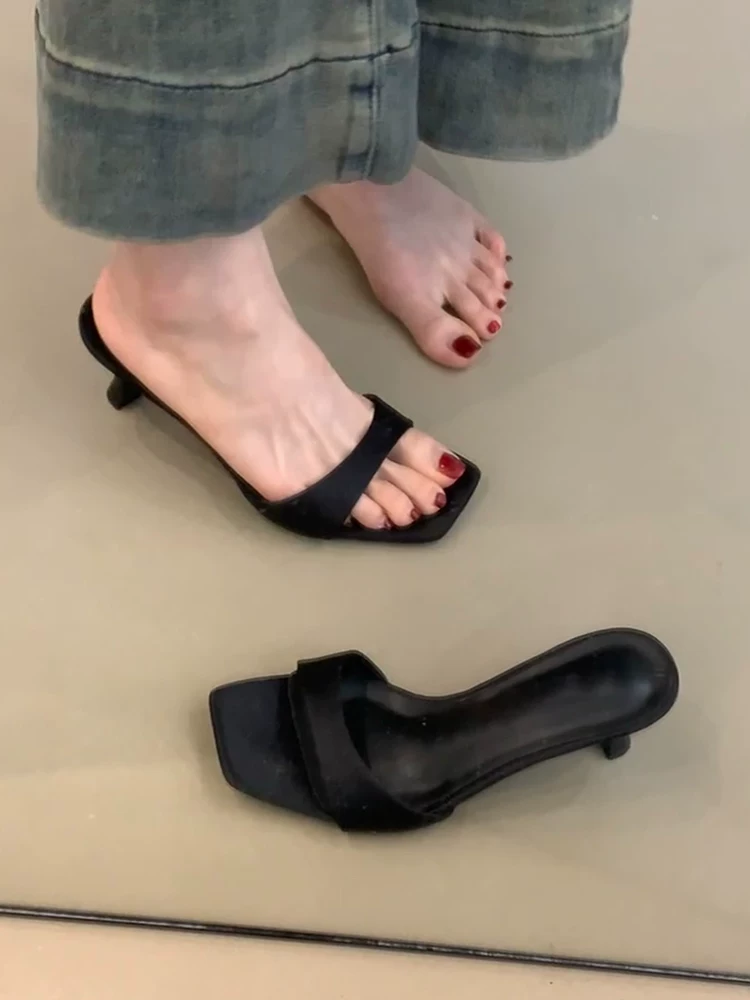 Phiên bản da cừu ~ Dép sandal ngoài trời kiểu dáng cổ điển mùa hè dành cho nữ, dép sandal cao gót mũi vuông tối giản, hở mũi