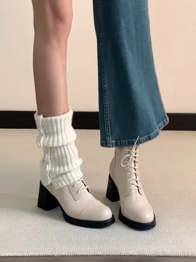 Phiên bản da bò ~ Giày bốt Martin cao gót kiểu dáng nhỏ nhắn dành cho nữ, phong cách Anh Pháp, khóa kéo phía sau đơn giản, bốt ôm dáng co giãn