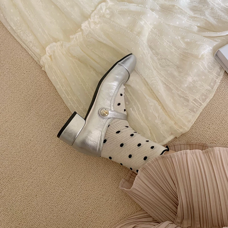 Pear Little Seven~ Giày Mary Jane gót trung bình phong cách Chanel dành cho nữ, giày đế bệt màu bạc có gót dày ngọc trai ngọt ngào