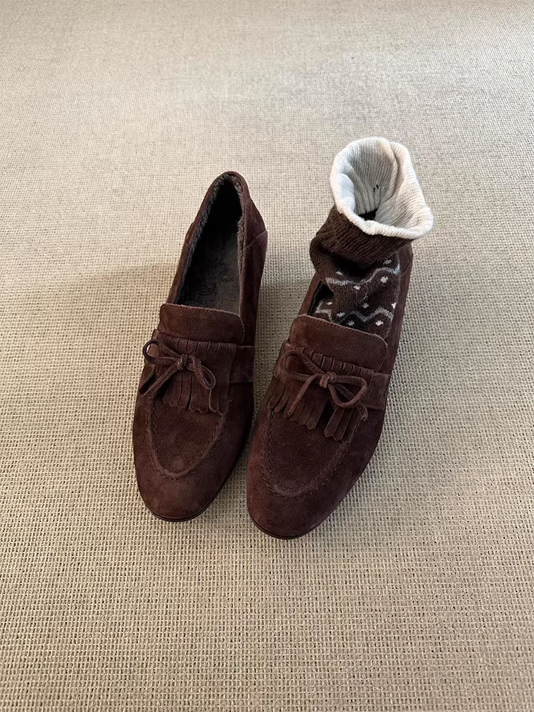 Phiên bản da cừu ~ giày lười mới có tua rua màu nâu cổ điển dành cho nữ, thời trang, thon gọn, đa năng khi đi làm, giày da nhỏ