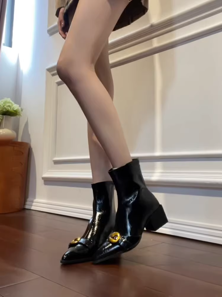 Phiên bản da bò ~ Giày bốt ngắn mũi nhọn kiểu Pháp dành cho nữ có khóa thắt lưng, gót dày, khóa kéo phía sau, giày bốt dáng ôm thời trang thu đông