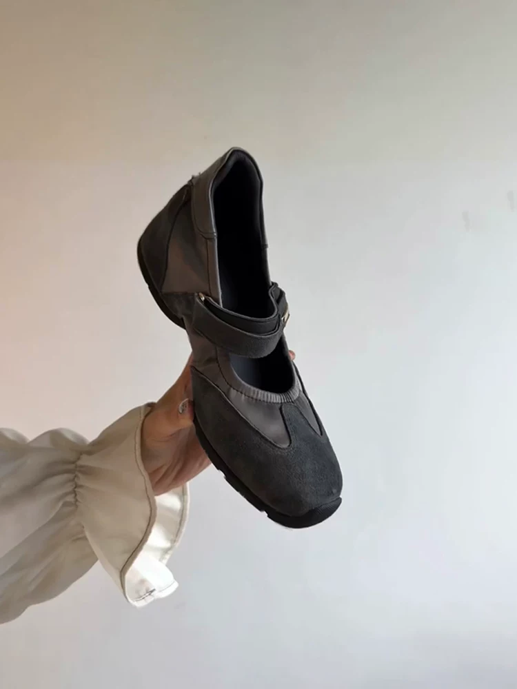 Phiên bản da bò ~ Giày Mary Jane da lộn tăng chiều cao bên trong màu xám cao cấp dành cho nữ, giày thường đa năng miệng nông kiểu Pháp có khóa dán