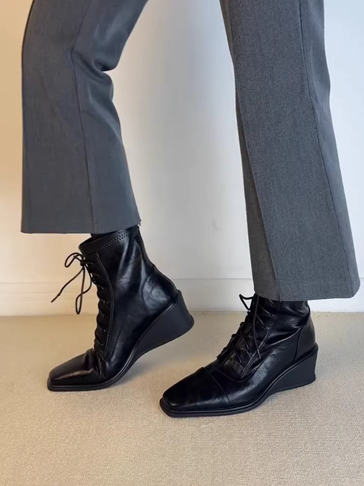 Phiên bản da bò ~ Giày bốt mỏng tăng chiều cao gót nêm Giày bốt Martin kiểu Anh Giày bốt cổ ngắn buộc dây kiểu cổ điển đế dày mũi vuông dành cho nữ