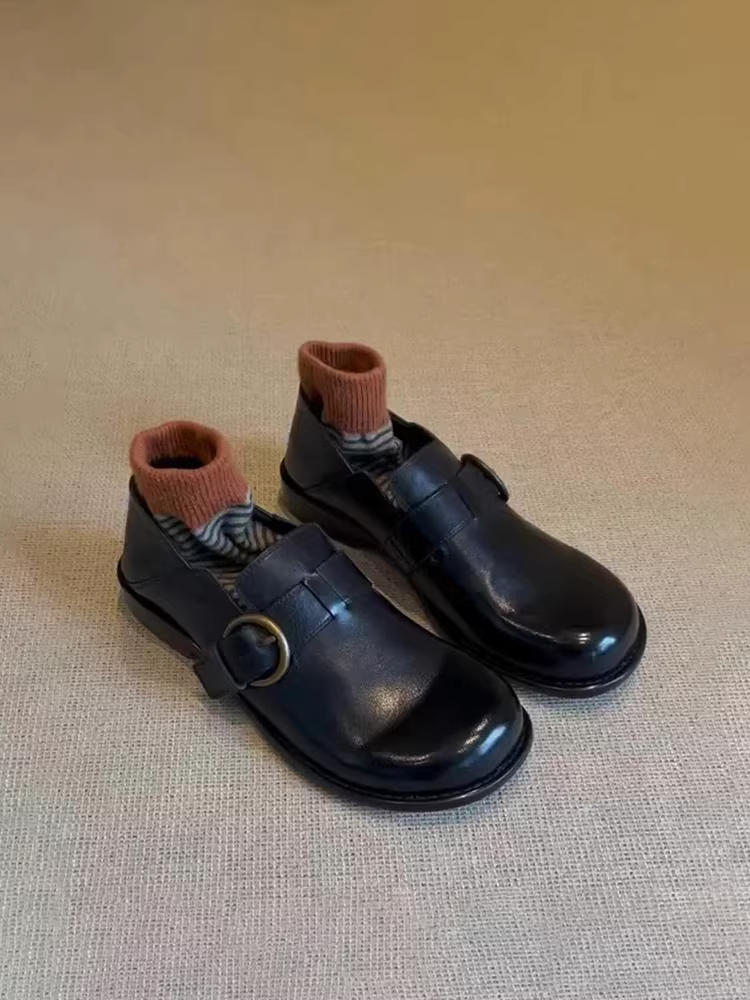 Phiên bản da cừu ~ Giày Birkenstock phong cách văn học cổ điển dành cho nữ có khóa thắt lưng, mũi tròn, giày đế thấp, giày da nhỏ đa năng màu đen