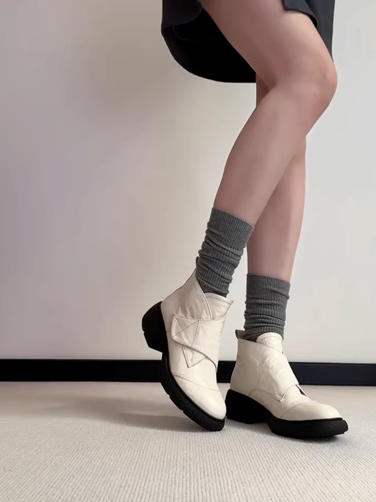 Phiên bản da bò ~ Giày bốt Martin đế dày kiểu Pháp kiểu Anh dành cho nữ, đơn giản và đa năng với thiết kế khóa dán, bốt ngắn.