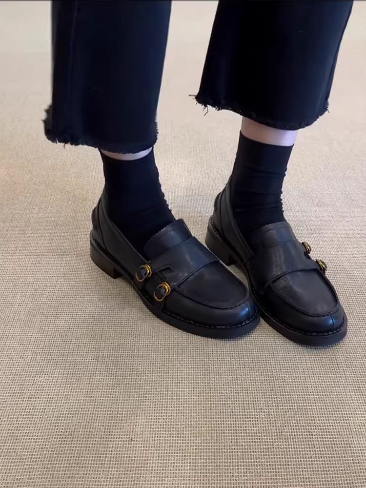Phiên bản da cừu ~ Giày lười đa năng đế thấp kiểu retro mới dành cho nữ, giày lười da thật mũi tròn hai hàng khuy