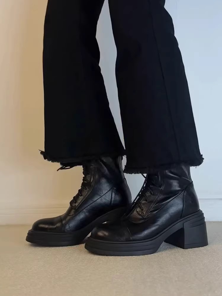 Phiên bản da bò ~ Giày bốt Martin da thật đế dày dành cho nữ, phong cách Anh quốc, mũi tròn cổ điển, gót dày, giày bốt đơn có khóa kéo bên hông giúp thon gọn.