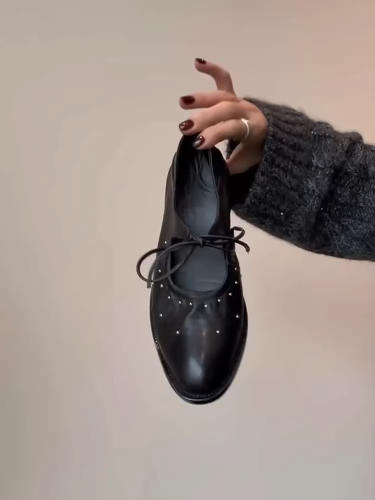 Phiên bản da cừu ~ Giày Mary Jane mũi tròn kiểu punk mới dành cho nữ, giày da thật mũi tròn đính đinh tán nhỏ
