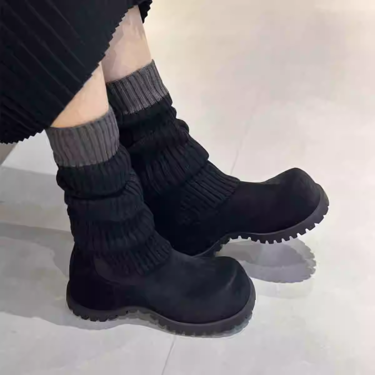 Phiên bản da bò ~ Giày Chelsea đế dày bằng da mờ mũi rộng dành cho nữ, phong cách cổ điển cá tính với độ tăng chiều cao ẩn và kiểu dáng chống trơn trượt.