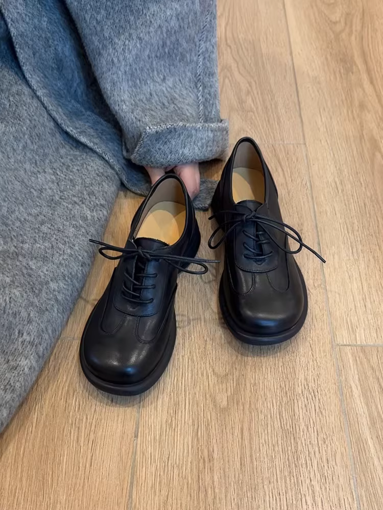 Phiên bản da cừu ~ Giày lười da thật màu đen mới dành cho nữ, đế dày, mũi tròn, buộc dây, giày da nhỏ cắt sâu, giày đơn phong cách Anh.