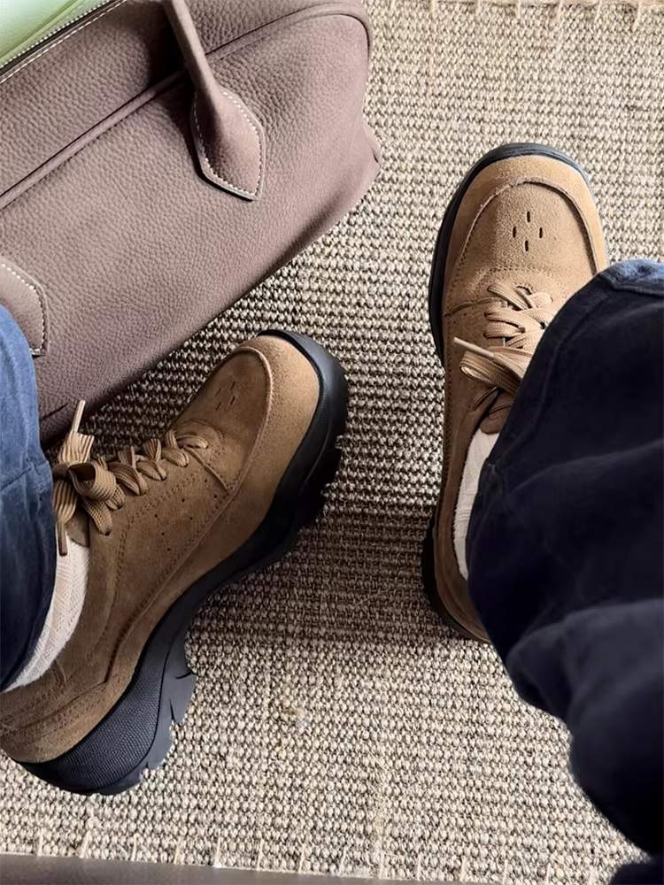 Phiên bản da cừu ~ Giày đi bộ đường dài thể thao đế dày bằng da lộn có đế dày, giày đơn cổ sâu có dây buộc kiểu cổ điển.