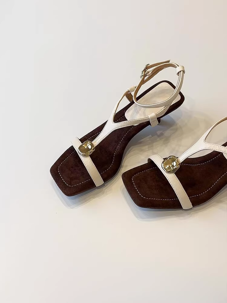 Phiên bản da cừu ~ Áo khoác ngoài bằng da thật cổ điển mùa hè Giày La Mã dành cho nữ, dép cao gót mũi vuông có dây đeo kim loại phong cách cổ tích