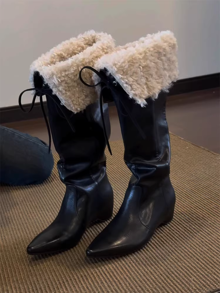Phiên bản da bò ~ Giày bốt đen cao quá đầu gối mùa thu đông, kiểu dáng thoải mái và sành điệu dành cho nữ, mũi nhọn, tăng chiều cao ẩn, lót lông cừu và giày cotton xếp ly.