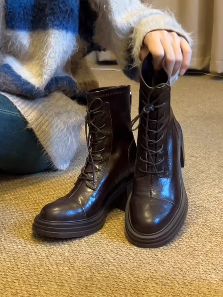 Phiên bản da bò ~ Giày bốt Martin cao gót đế dày dành cho nữ, bốt da thật đa năng, kiểu dáng ôm sát, bốt ngắn tăng chiều cao kiểu retro có khóa kéo phía sau