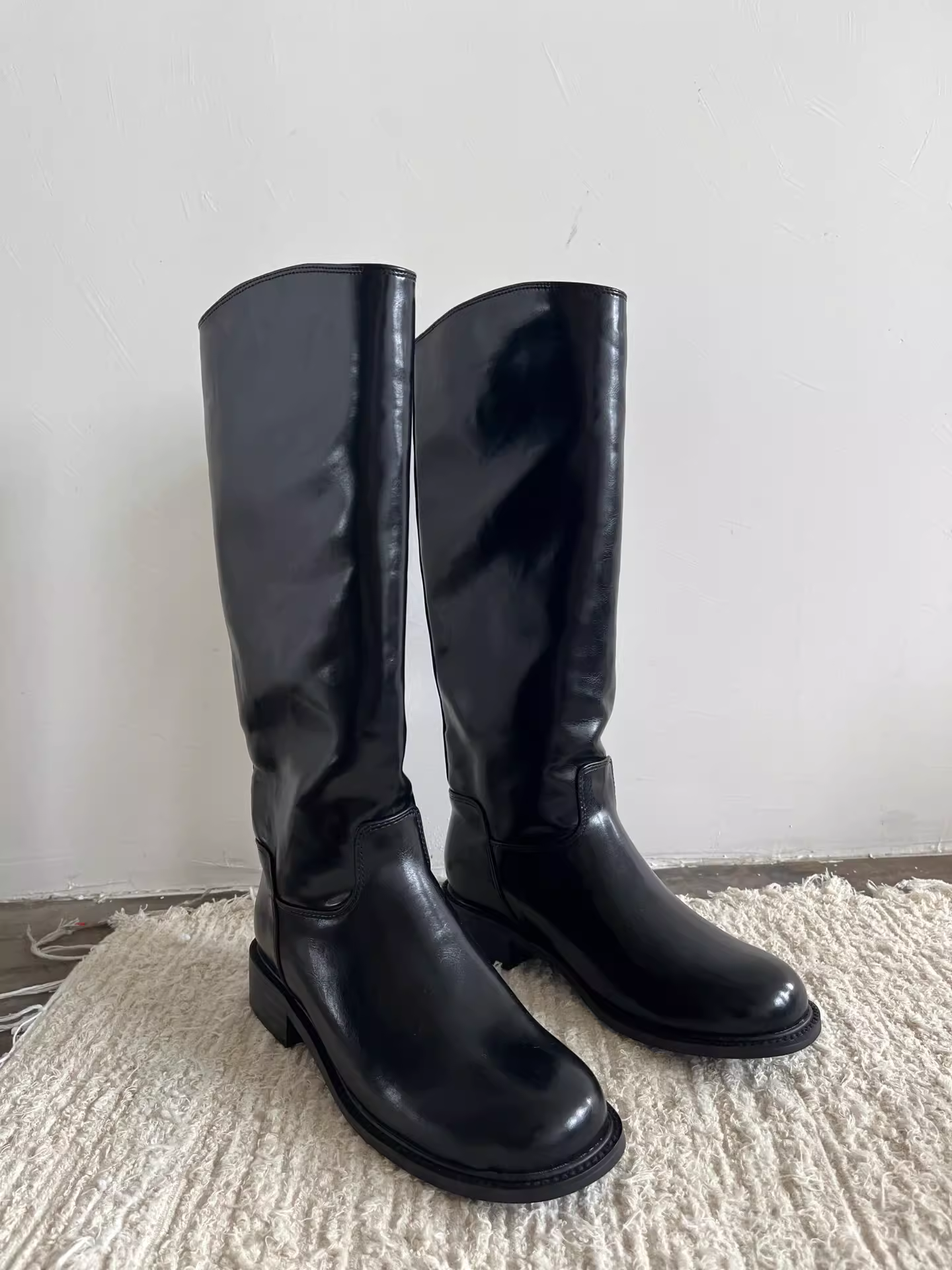 Phiên bản da bò ~ Giày cao cổ nữ bằng da thật, màu đen, cao đến đầu gối, kiểu mới 2025, mũi tròn, gót thô.