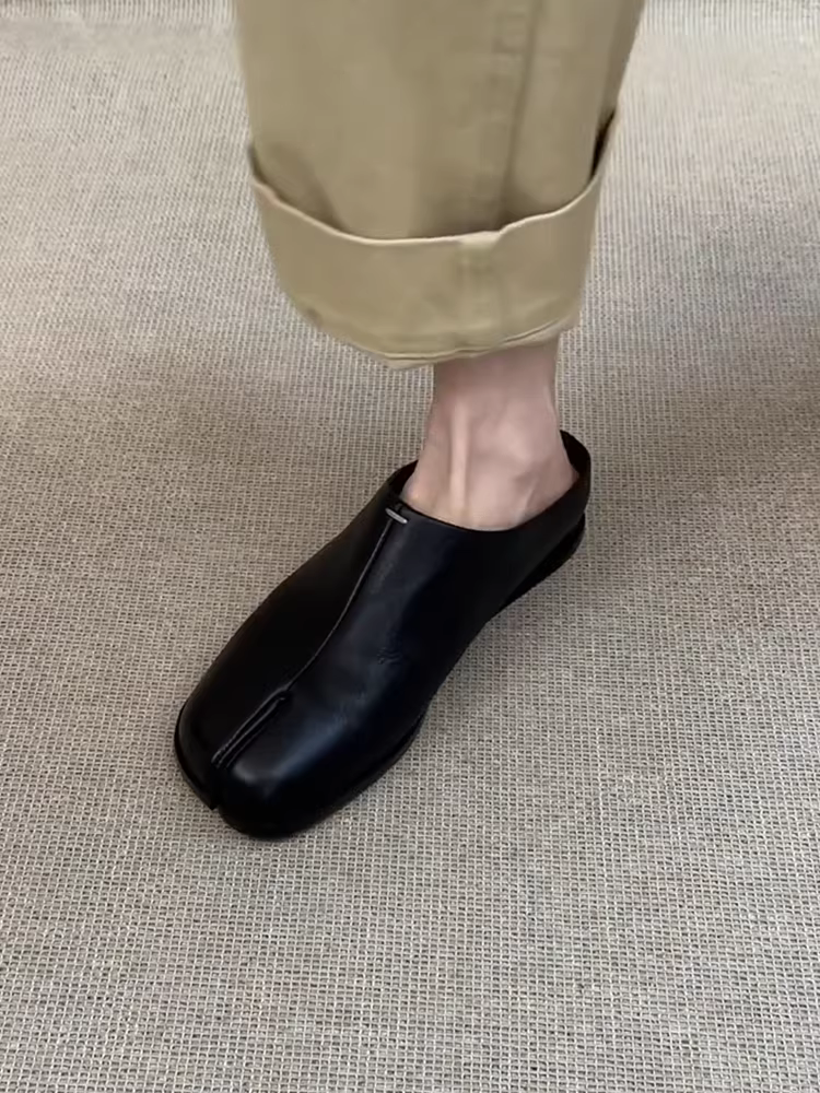 Phiên bản da cừu ~ Giày mũi chia kiểu Anh dành cho nữ, đế bằng, dép nửa đế bằng da thật tăng chiều cao, giày mules đa năng dành cho nữ.