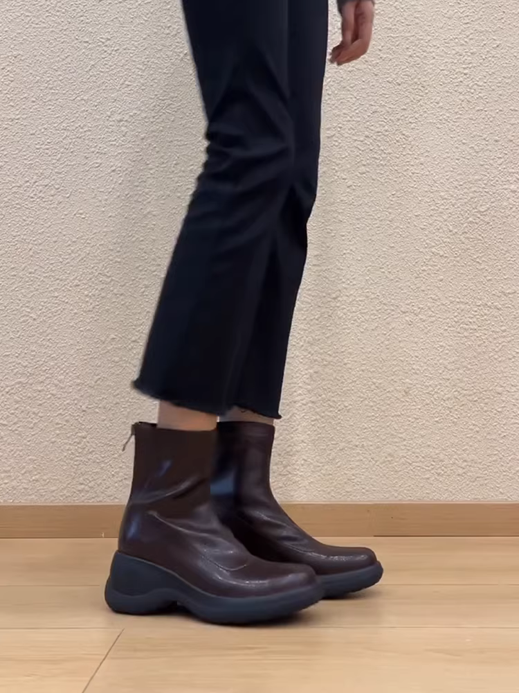 Phiên bản da bò ~ Giày bốt đế dày co giãn cỡ nhỏ dành cho nữ, khóa kéo phía sau bằng da thật đơn giản, giúp thon gọn, bốt ngắn cổ điển thời trang