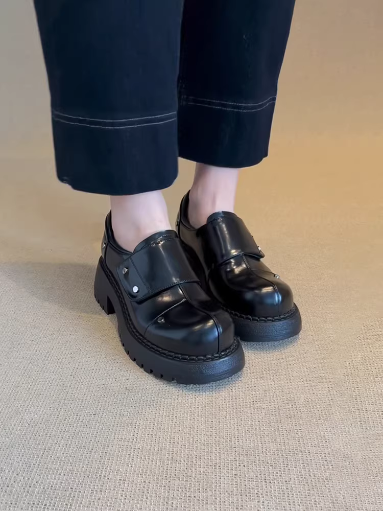 Phiên bản da cừu ~ Giày derby đế dày có khóa dán dành cho nữ, giày da thật đính đinh tán kiểu Anh cao cấp, giày da nhỏ kiểu Anh cao cấp