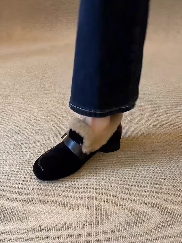 Phiên bản da cừu ~ Giày lười mũi tròn dệt mới dành cho nữ, kiểu lười đi dễ dàng, gót dày, giày lót lông cừu màu đen đa năng, ấm áp