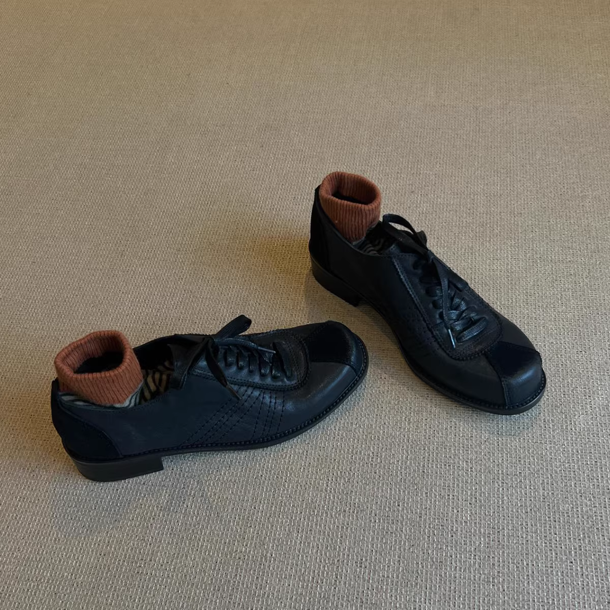 Phiên bản da bò ~ Giày đế bằng da thật đế bằng phong cách retro đa năng dành cho nữ, giày lười kiểu Anh, giày da nhỏ buộc dây kiểu cũ.