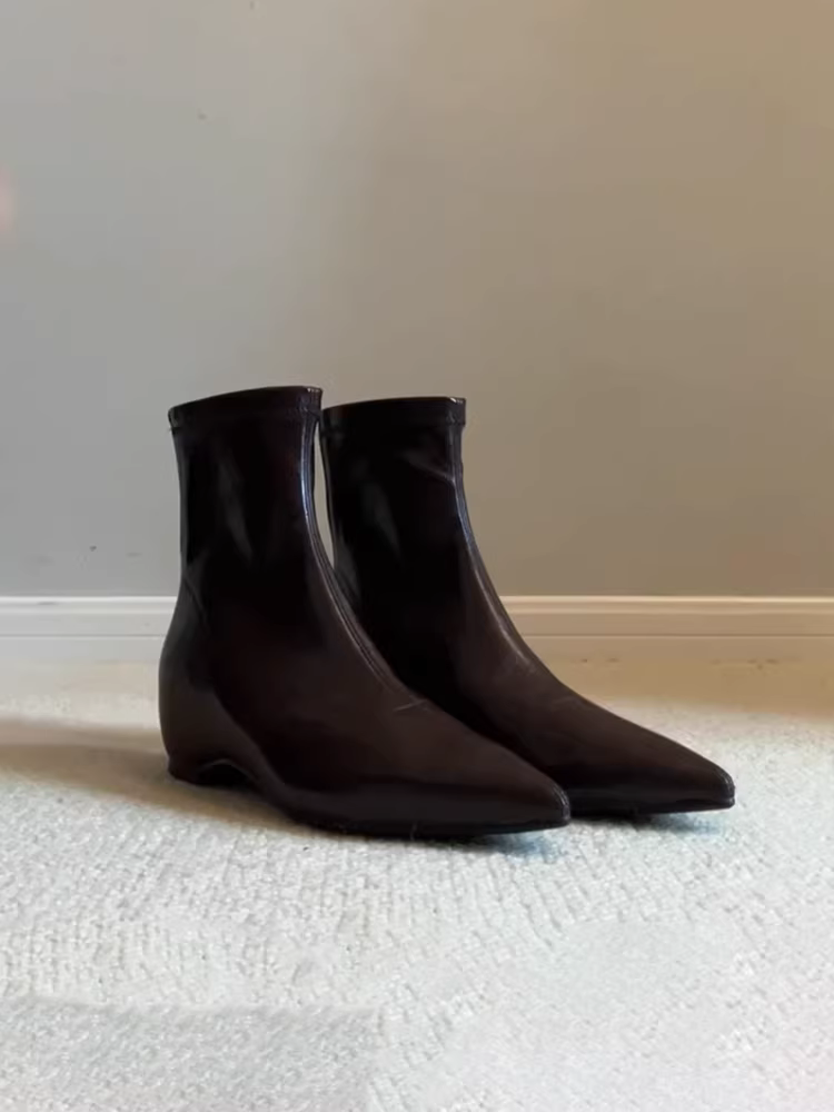 Phiên bản da bò ~ Giày bốt ngắn xếp ly mũi nhọn thanh lịch theo phong cách retro dành cho nữ với gót giấu và khóa kéo phía sau.