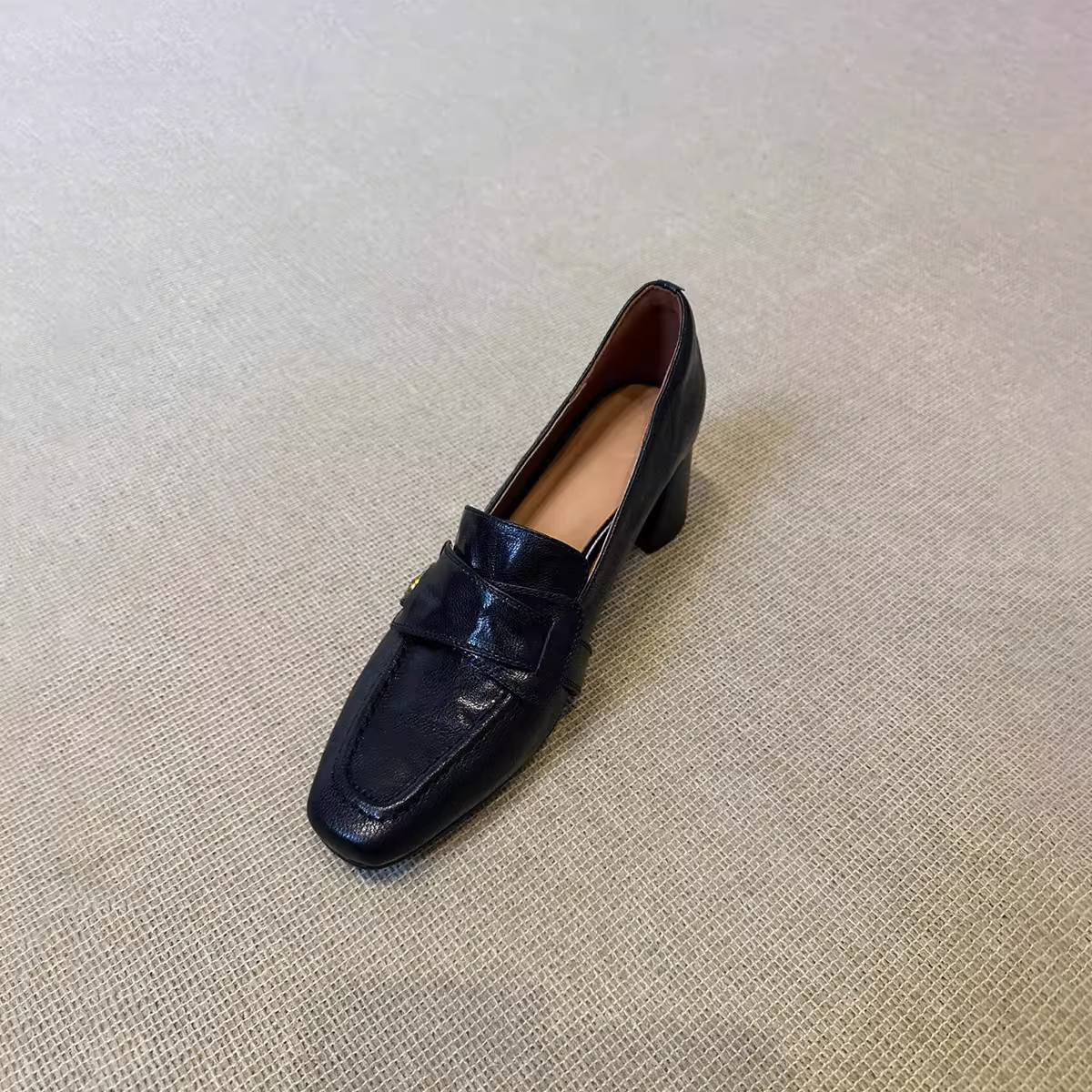 Phiên bản da cừu ~ Giày da đi làm đa năng phong cách Pháp dành cho nữ, mũi vuông, gót dày, giày cao gót nông, giày lười thanh lịch.