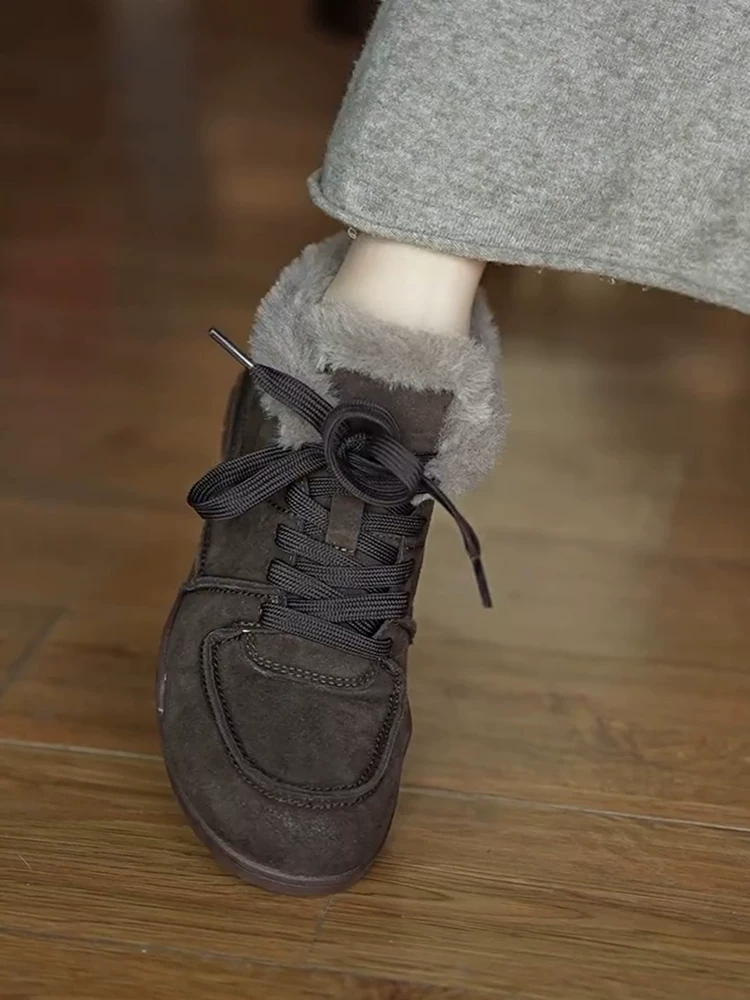 Phiên bản da bò ~ Giày bốt cotton lót lông cừu giữ ấm mùa đông dành cho nữ, giày bốt Martin cổ điển bằng da lộn buộc dây phong cách thường ngày để đi ngoài trời