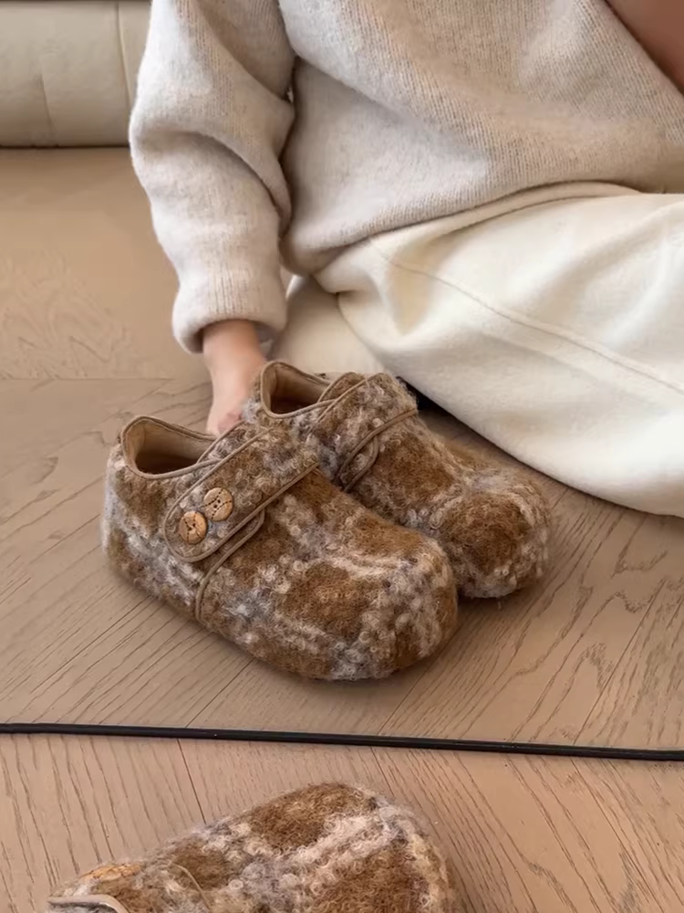 Phiên bản da cừu ~ Tăng chiều cao khoảng 5cm dành cho người nhỏ nhắn, giày đơn giản kiểu cổ điển bằng da lộn dành cho nữ, phong cách Hàn Quốc độc đáo, giày Birkenstock kẻ sọc nhẹ nhàng.