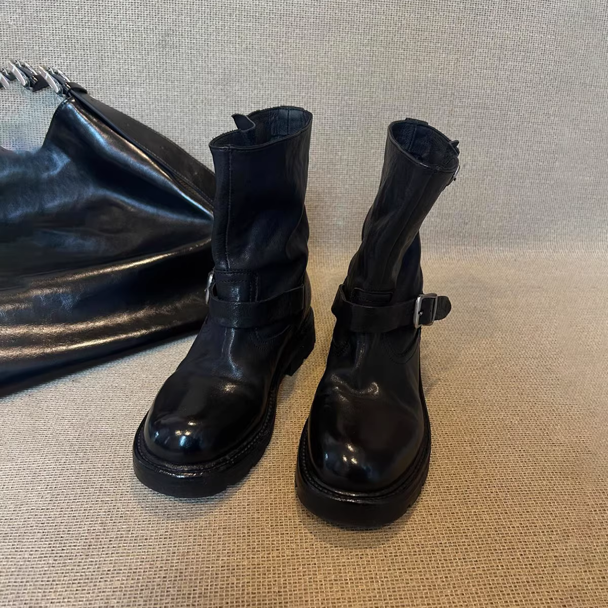 Phiên bản da bò ~ Giày bốt cổ điển cao cấp kiểu miền Tây dành cho nữ, giày bốt Martin da thật dày mũi tròn có khóa thắt lưng, giày bốt ngắn thon gọn.