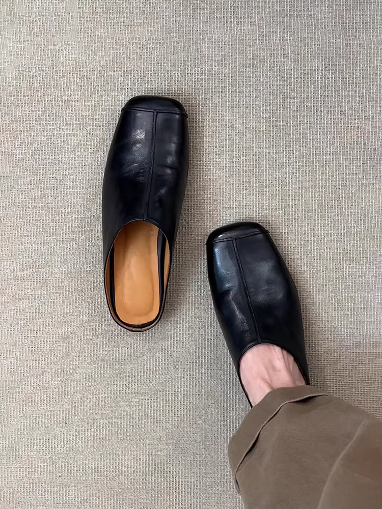 Phiên bản da cừu ~ Giày mũi kín kiểu retro dành cho nữ, dép nửa mũi vuông màu đen đa năng bằng da thật để đi ngoài trời, dép lười.