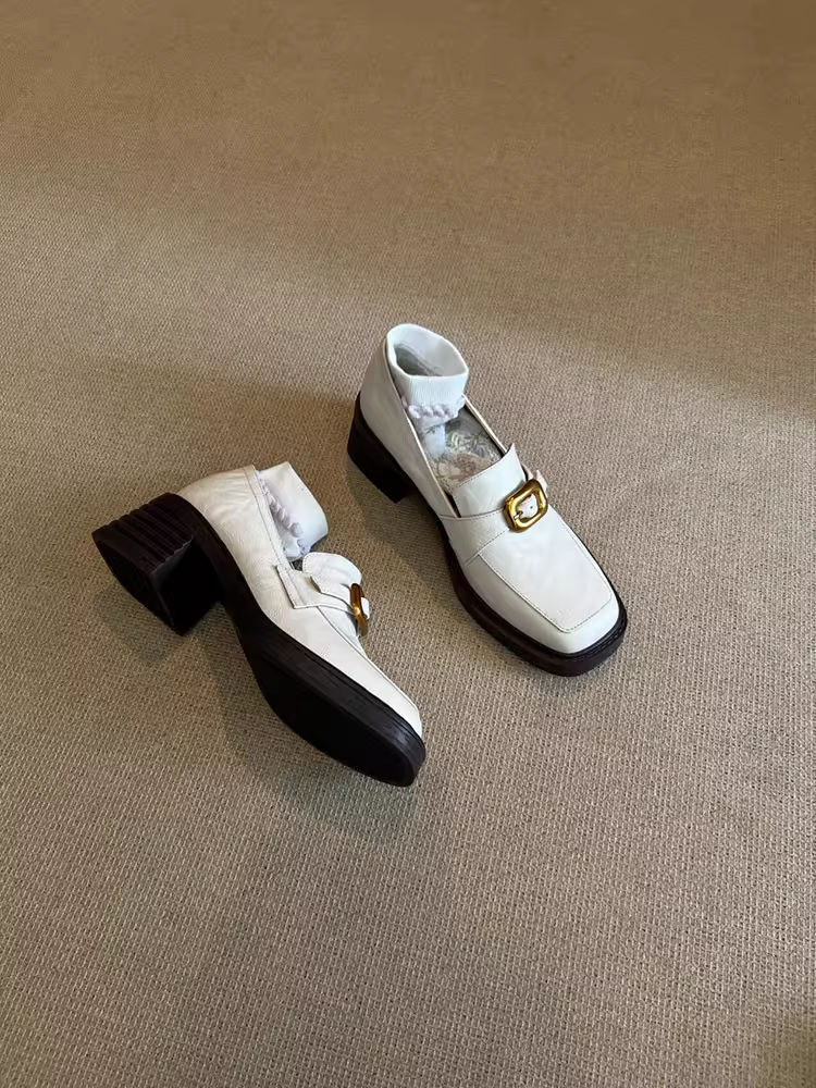Phiên bản da cừu ~ Giày lười da thật màu trắng cổ điển dành cho nữ, kiểu Anh, kiểu lười đi dễ dàng với khóa kim loại và gót dày.