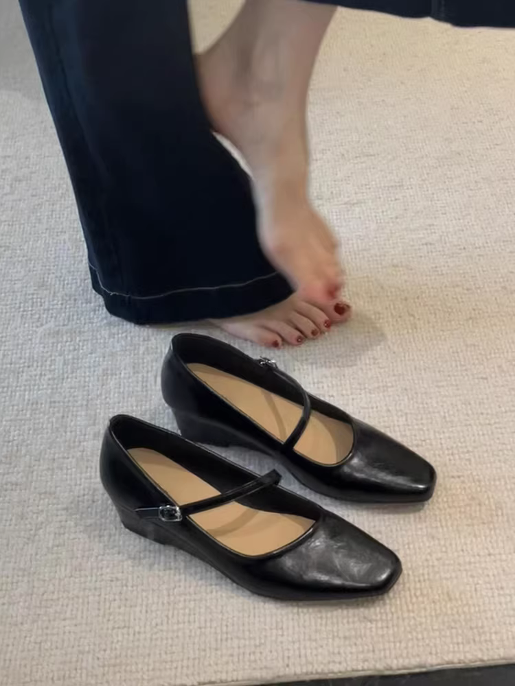 Phiên bản da cừu ~ Giày Mary Jane có dây đeo tăng chiều cao dành cho nữ, mũi vuông, da lộn, miệng nông, thời trang, đa năng, giày đơn cổ điển