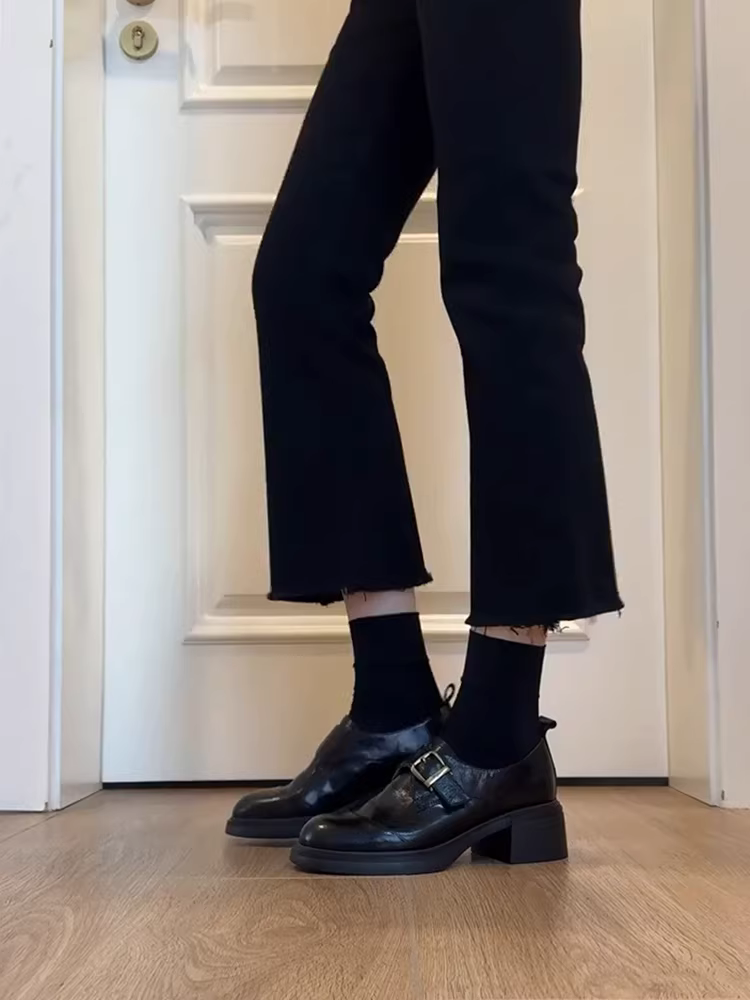 Phiên bản da cừu ~ giày lười có khóa thắt lưng cổ điển dành cho nữ, phong cách đi làm đơn giản, giày da nhỏ kiểu Anh có gót nhọn kiểu Anh