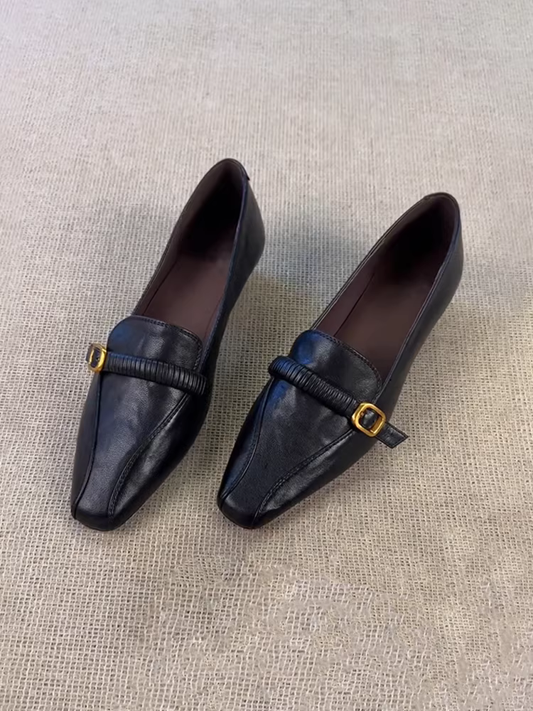 Phiên bản da cừu ~ Giày đế vuông mũi vuông kiểu cổ điển của Pháp, thiết kế mới lạ với kiểu dáng giày lười có khóa thắt lưng.