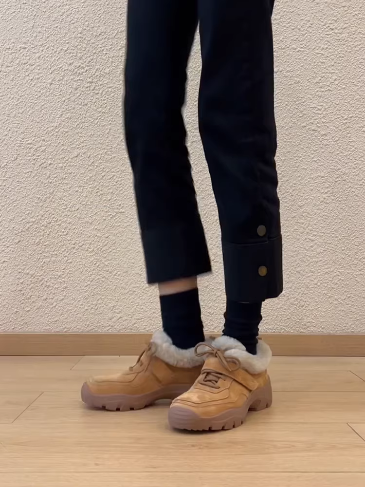 Phiên bản da cừu ~ Giày thể thao đế dày bằng da mờ dành cho nữ, phong cách Pháp, quai dán Velcro nhẹ nhàng, kiểu dáng khoét sâu, giày đơn lót lông cừu