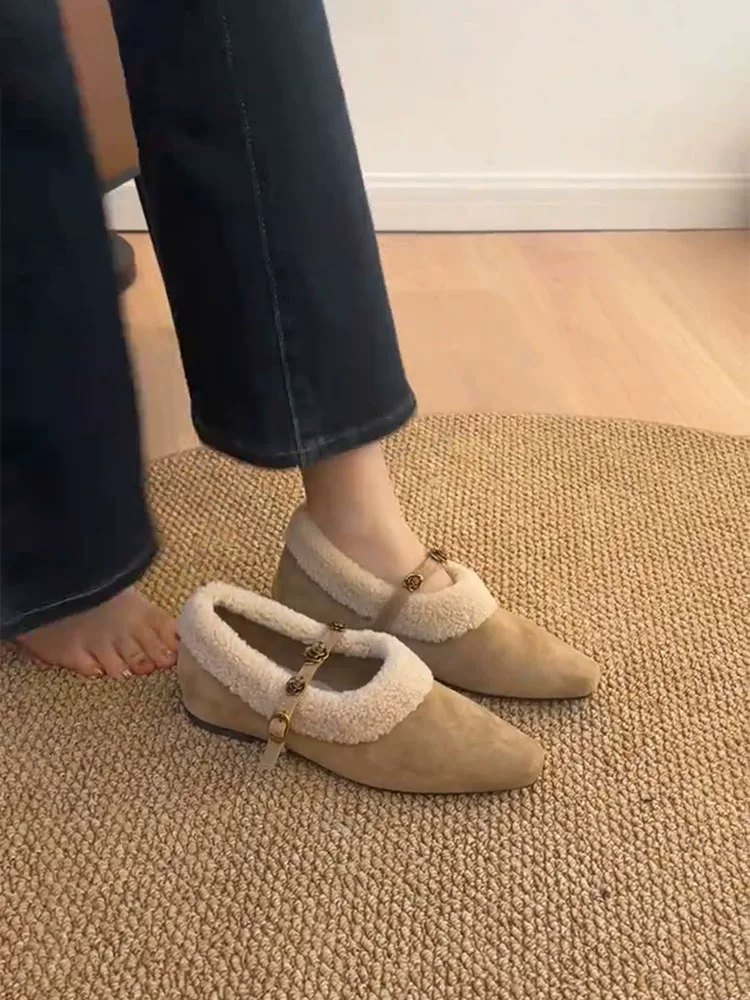 Phiên bản da cừu ~ Giày bệt cotton cổ điển họa tiết hoa dành cho nữ, mũi nhọn bằng da lộn, tăng chiều cao ẩn, lót lông mềm mại.