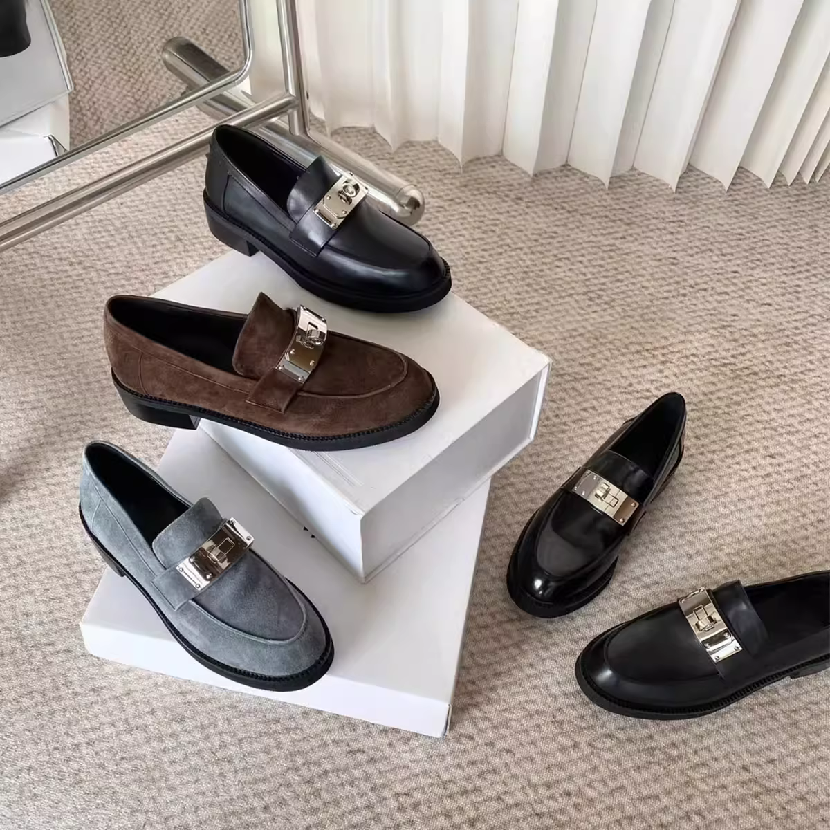 Phiên bản da cừu ~ Giày lười đa năng có khóa kim loại phong cách Anh dành cho nữ, mũi tròn, gót dày, giày da thật kiểu lười.