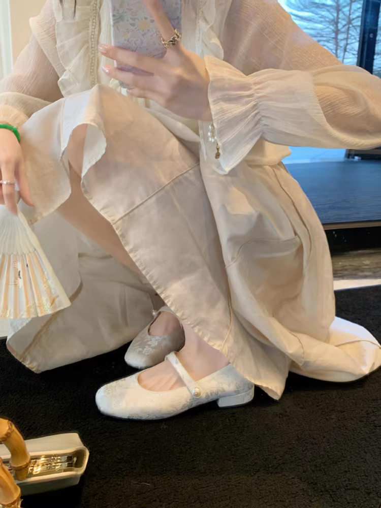 Phiên bản da cừu~ Giày đơn nữ kiểu Trung Quốc mới, phối cùng váy, chất liệu satin jacquard đính ngọc trai, quai đơn, mũi vuông kiểu Mary Jane