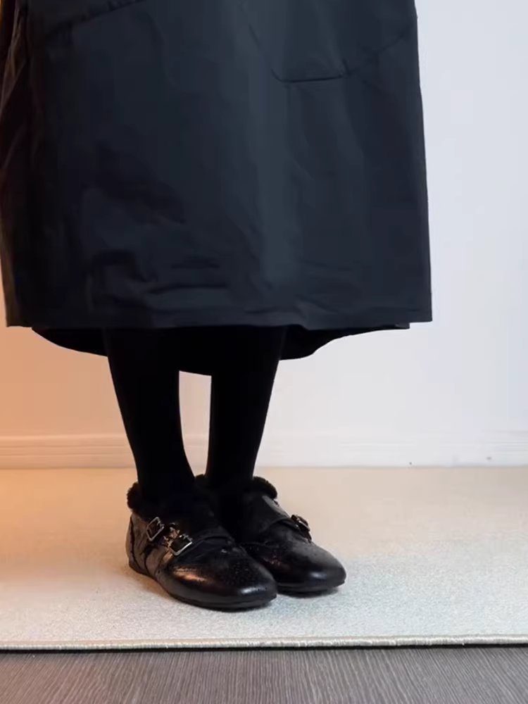 Phiên bản da cừu ~ Giày lười nhung giảm béo dành cho nữ, khóa thắt lưng cổ điển, giày da nhỏ thời trang mũi vuông mới