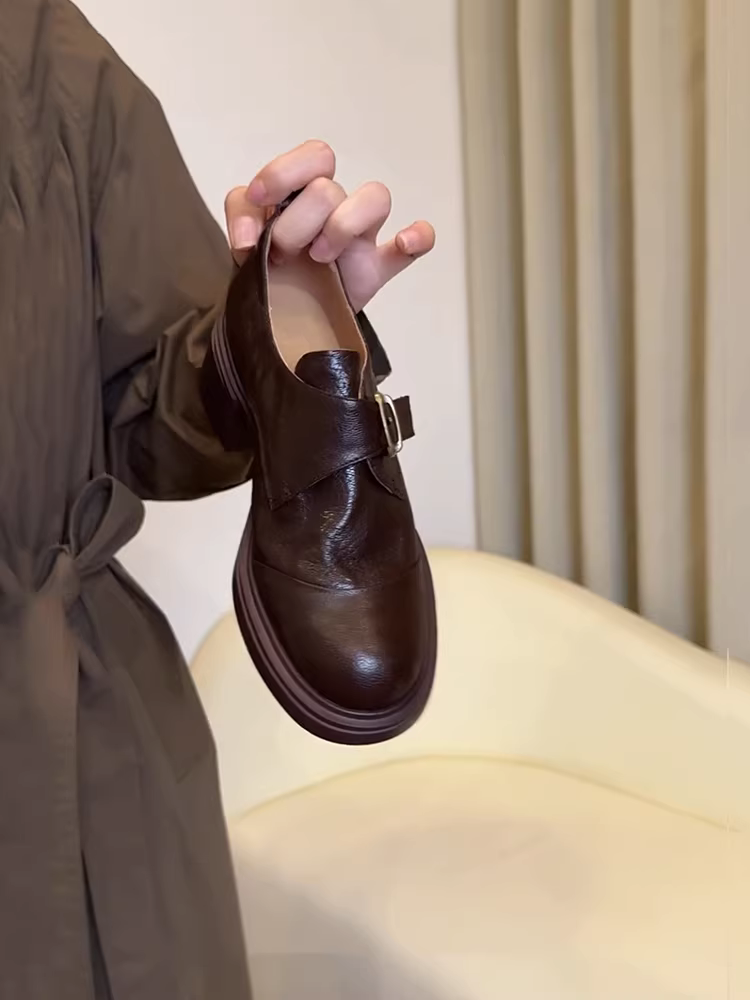 Phiên bản da cừu ~ Giày lười kiểu Pháp Anh cắt sâu dành cho nữ, có khóa thắt lưng đơn giản, gót dày, kiểu lười đi làm.