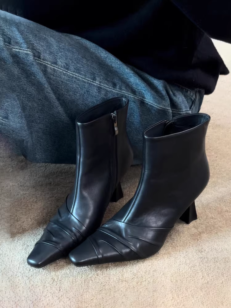 Phiên bản da bò ~ Giày bốt ngắn mũi vuông bằng da thật có gót cao, bốt đen thon gọn đa năng theo phong cách Pháp.