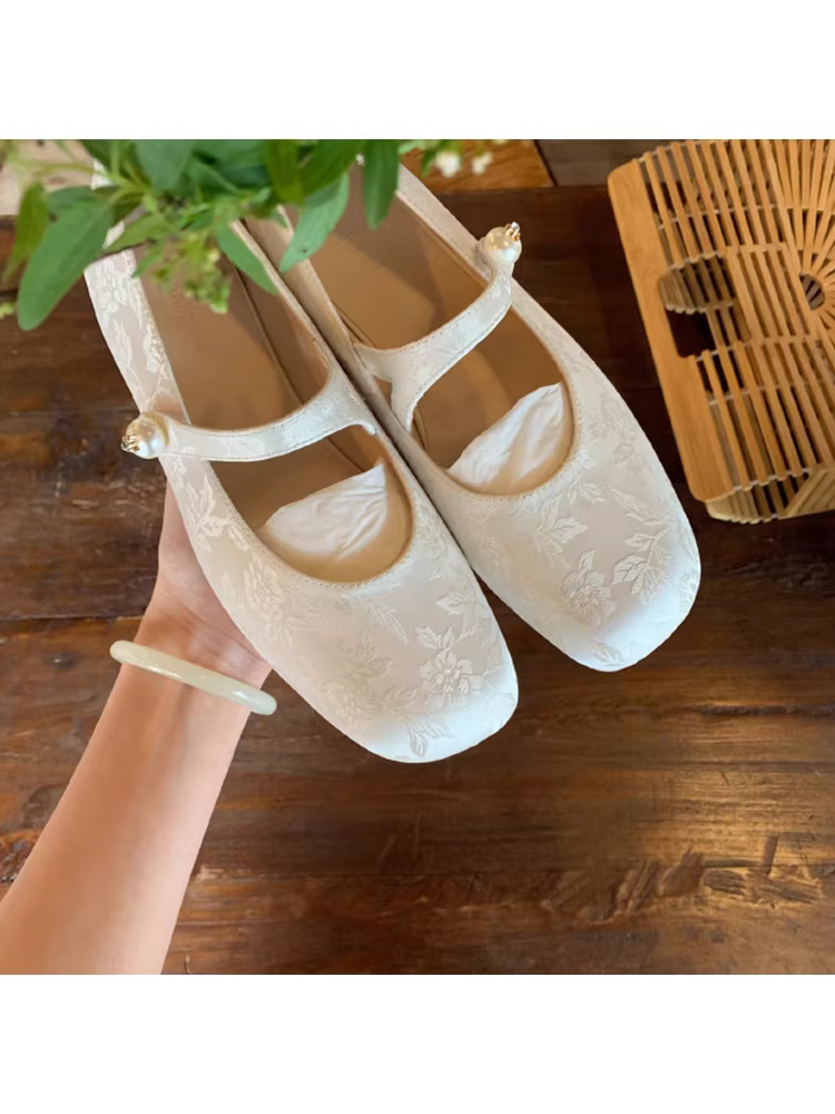 Phiên bản da cừu~ Giày đơn nữ kiểu Trung Quốc mới, phối cùng váy, chất liệu satin jacquard đính ngọc trai, quai đơn, mũi vuông kiểu Mary Jane