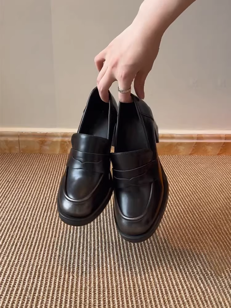 Phiên bản da bò~ Giày da đế dày kiểu Anh thời trang, kiểu dáng tròn mũi, giày da nhỏ, kiểu dáng cổ điển, gót dày, giày đơn, giày lười da thật