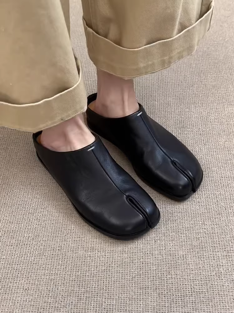 Phiên bản da cừu ~ Giày mũi chia kiểu Anh dành cho nữ, đế bằng, dép nửa đế bằng da thật tăng chiều cao, giày mules đa năng dành cho nữ.