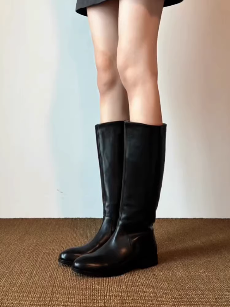 Phiên bản da bò ~ Giày bốt đế thấp mũi nhọn cổ điển dành cho nữ, da thật, chu vi bắp chân lớn, thon gọn, giày đi xe dài đa năng