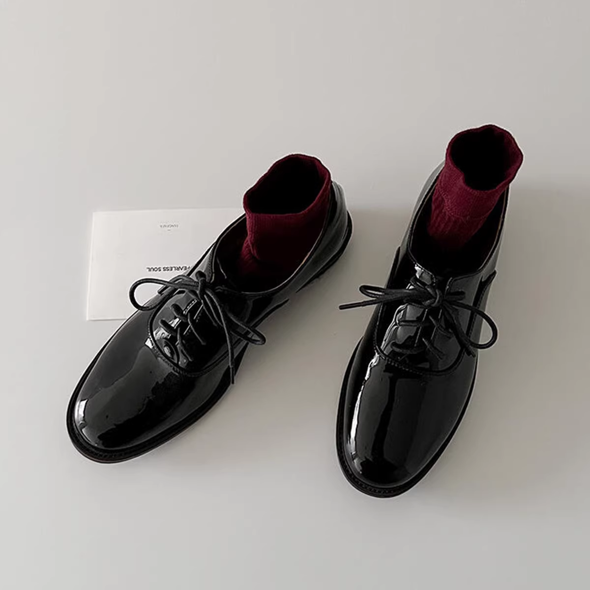 Phiên bản da cừu~ Giày da đen gót dày bóng kiểu Anh dành cho nữ, giày derby mũi tròn bằng da thật buộc dây, kiểu dáng khoét sâu.
